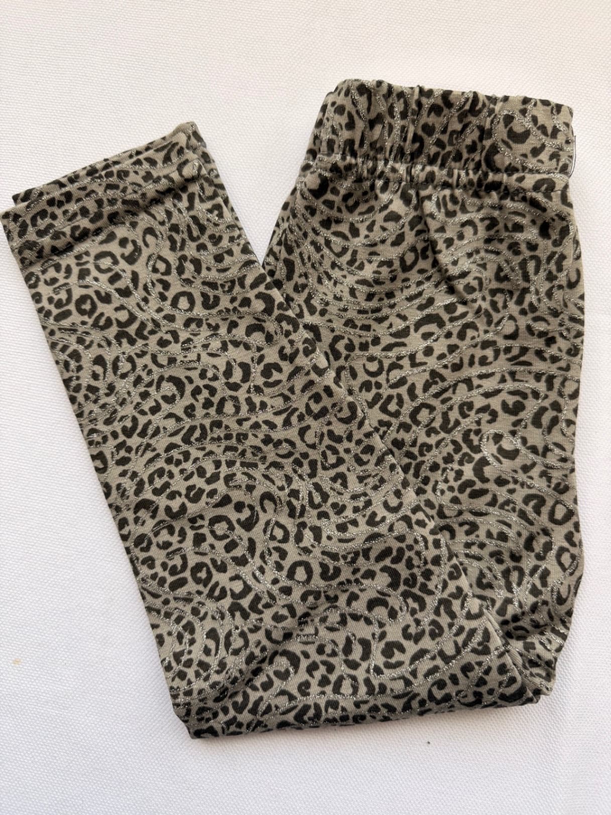 Pantalón animal print gris